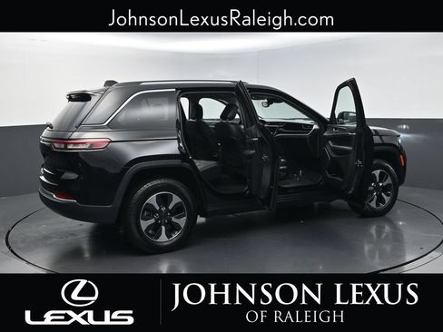 Used 2023 Jeep Grand Cherokee 4WD 4xe image 32