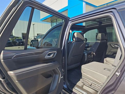 Used 2022 Chevrolet Tahoe RST w/ Luxury Package image 18