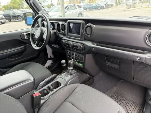 Used 2023 Jeep Gladiator Sport AWD/4WD image 6