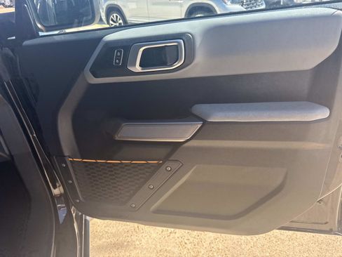 Used 2023 Ford Bronco Badlands image 13