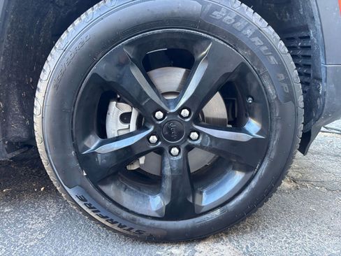 Used 2023 Jeep Grand Cherokee L Altitude image 33