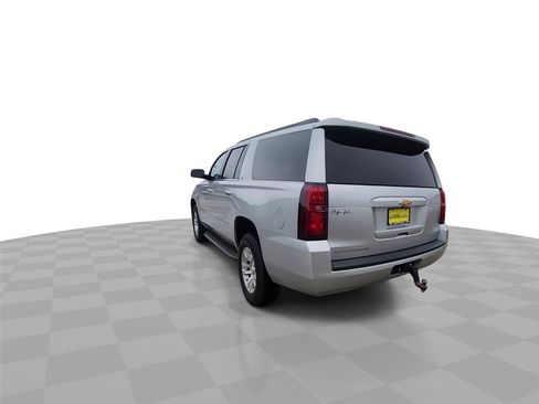 Used 2018 Chevrolet Suburban LT AWD/4WD image 7