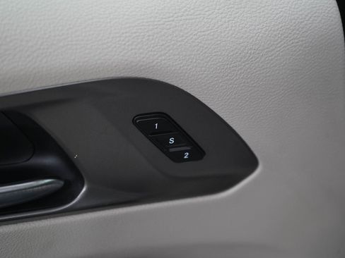Used 2023 Chrysler Pacifica Touring-L FWD image 24