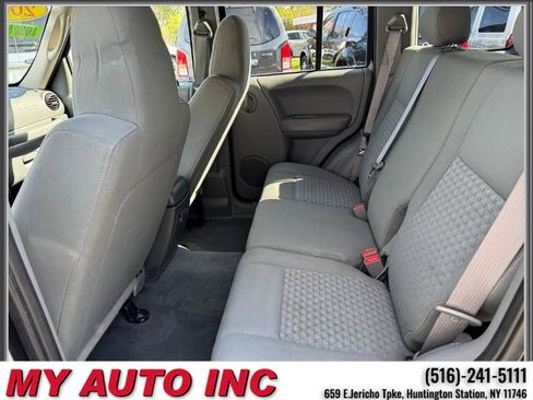 Used 2006 Jeep Liberty Sport AWD/4WD image 30