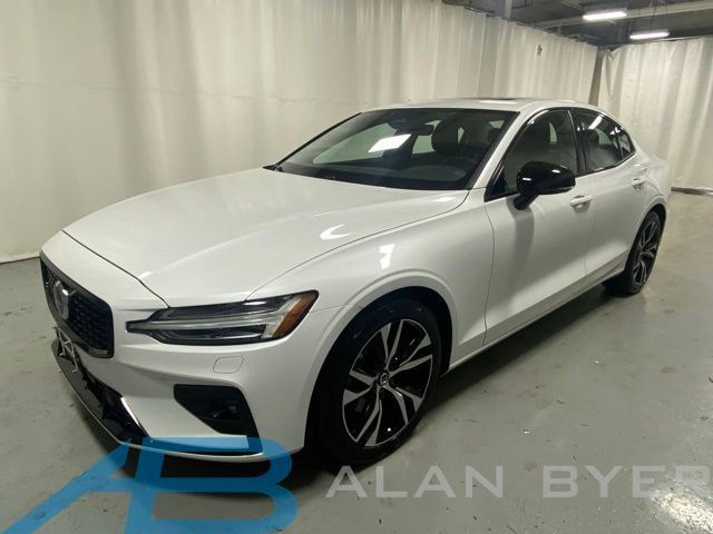 Used 2025 Volvo S60 B5 Core AWD/4WD image 1