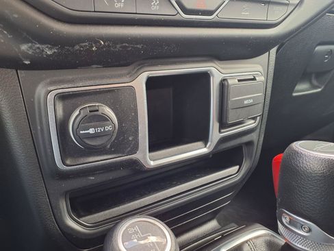 Used 2023 Jeep Gladiator Sport AWD/4WD image 19