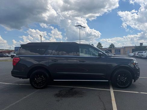 Used 2023 Ford Expedition Max XLT AWD/4WD image 2