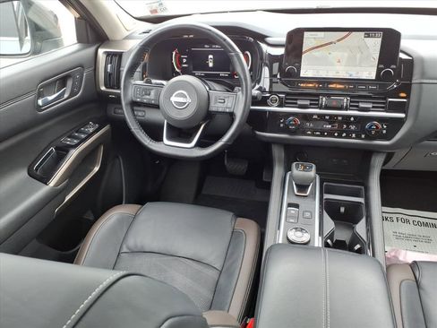 Used 2022 Nissan Pathfinder Platinum w/ Cargo Package image 4