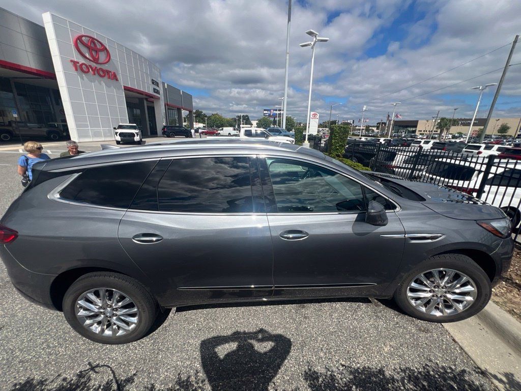 Used 2020 Buick Enclave Essence w/ Sound and Sites Package FWD image 8