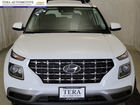 Used 2022 Hyundai Venue SEL FWD image 3