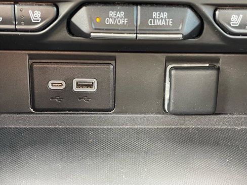 Used 2023 Chevrolet Suburban Premier image 17