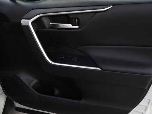 Used 2023 Toyota RAV4 XLE w/ Convenience Package image 9