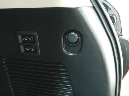 Used 2017 INFINITI QX80 4WD w/ Driver Assistance Package image 8