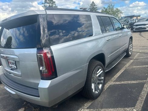 Used 2021 GMC Yukon XL SLT w/ SLT Luxury Package AWD/4WD image 8