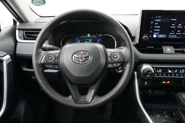 Used 2025 Toyota RAV4 XLE AWD/4WD image 15