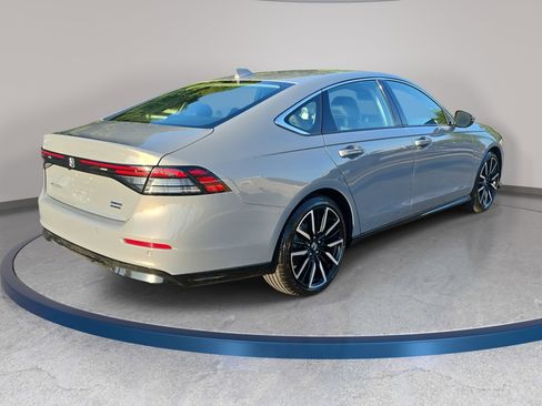 Used 2024 Honda Accord Touring image 5