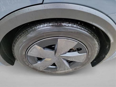 Used 2024 Toyota Prius LE FWD image 12