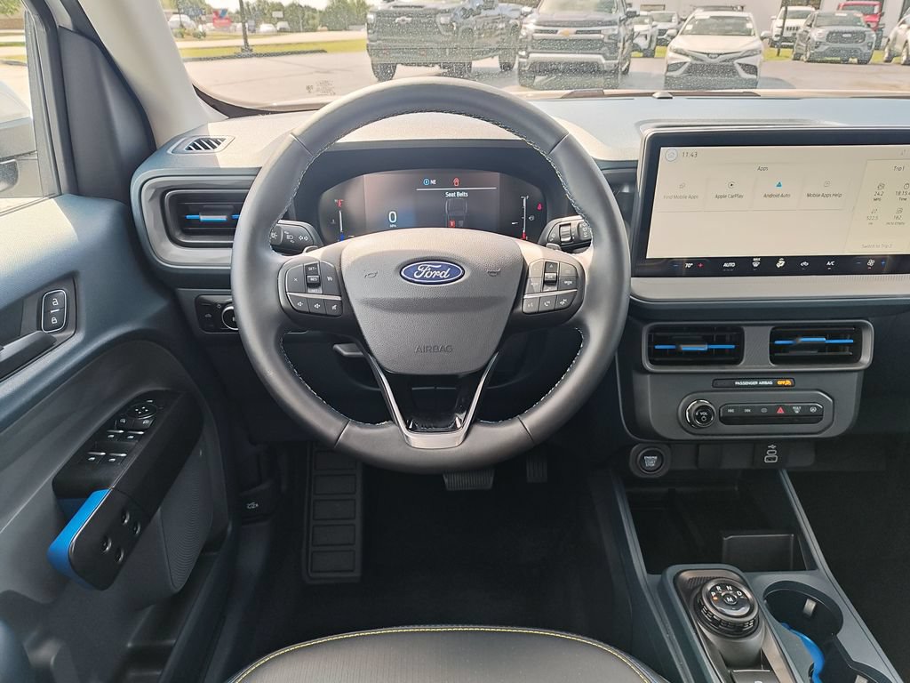 Used 2025 Ford Maverick Lobo AWD/4WD image 16