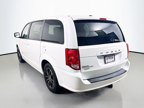 Used 2018 Dodge Grand Caravan SE FWD image 5