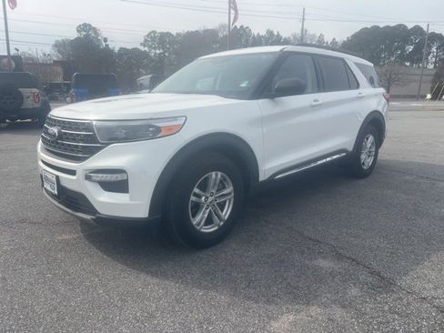 Used 2023 Ford Explorer XLT w/ Equipment Group 202A image 3