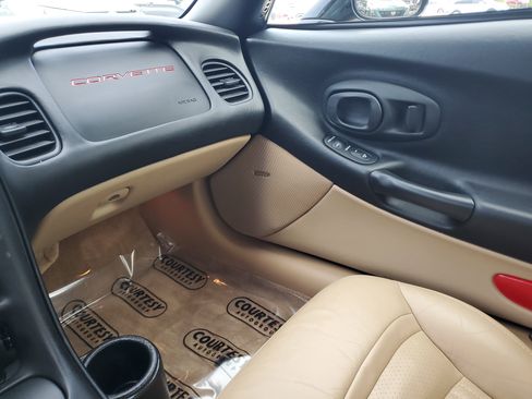 Used 2004 Chevrolet Corvette Coupe image 21