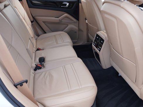 Used 2019 Porsche Cayenne image 32