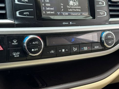 Used 2015 Toyota Highlander Plus image 17