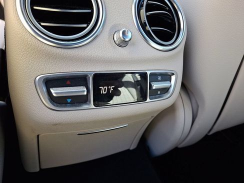 Used 2018 Mercedes-Benz E 300 4MATIC image 11