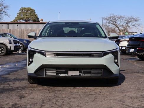 New 2025 Kia K4 LXS image 2