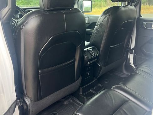 Used 2018 Jeep Wrangler Unlimited Sahara image 15