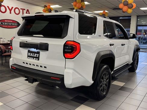 Used 2025 Toyota 4Runner SR5 image 21