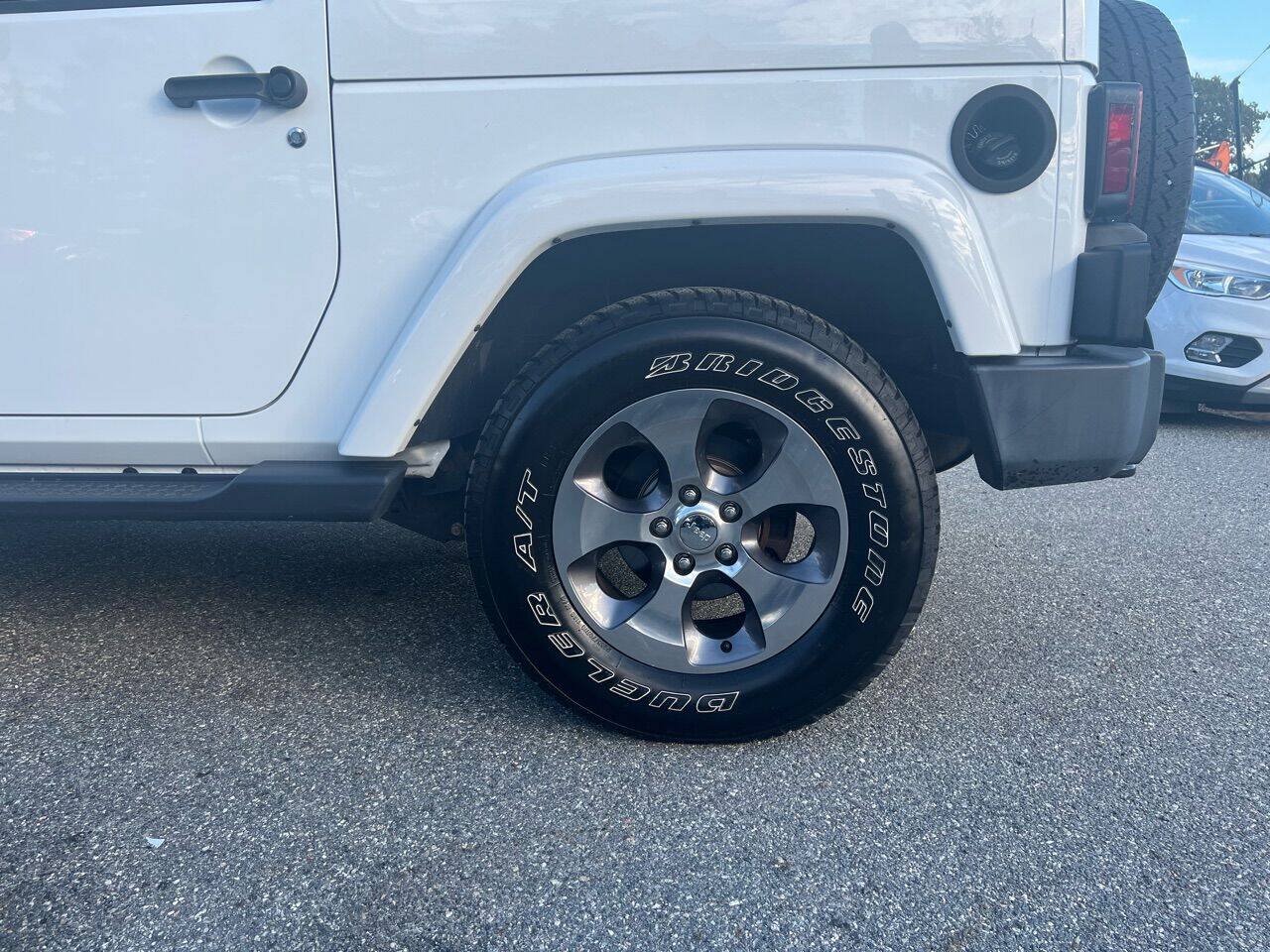 Used 2018 Jeep Wrangler Sahara w/ Connectivity Group AWD/4WD image 28