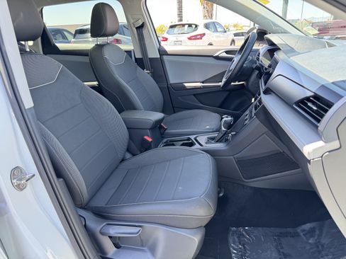 Used 2024 Volkswagen Taos SE w/ Panoramic Sunroof Package FWD image 35