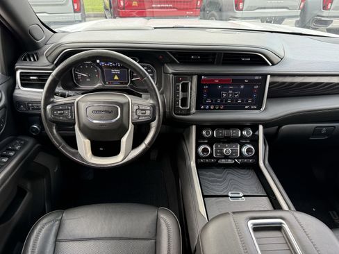 Used 2021 GMC Yukon Denali w/ Denali Premium Package RWD image 13