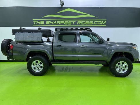 Used 2019 Toyota Tacoma SR5 AWD/4WD image 11