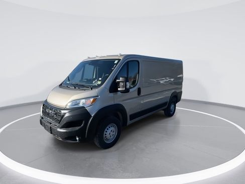 Used 2025 RAM ProMaster 2500 w/ Convenience Group image 4
