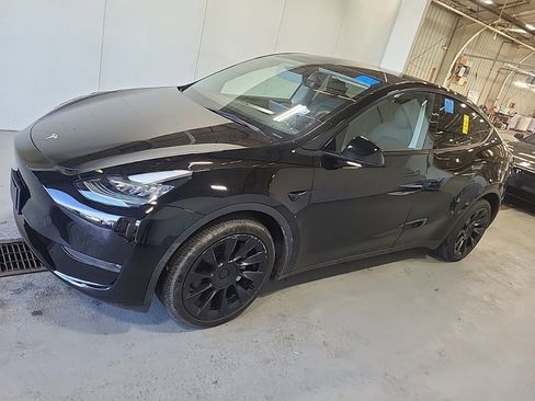 Used 2023 Tesla Model Y Long Range image 1