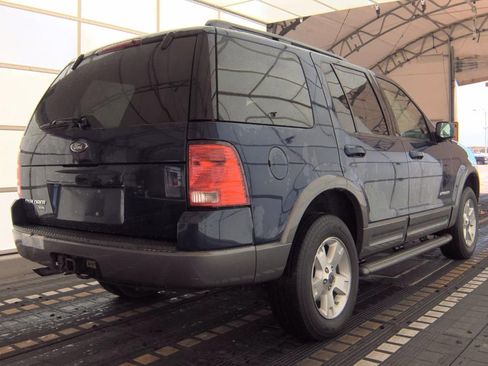 Used 2004 Ford Explorer XLT image 4