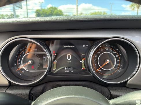 Used 2019 Jeep Wrangler Unlimited Sahara image 14