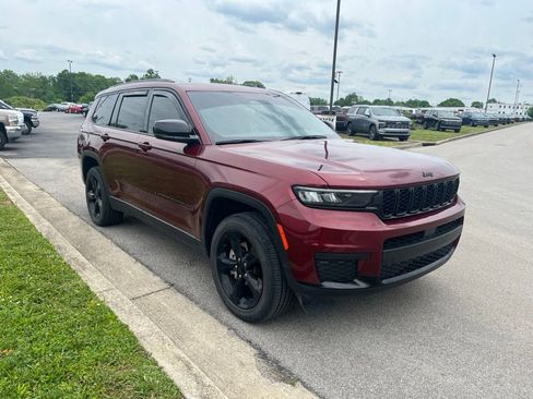 Used 2024 Jeep Grand Cherokee L Altitude AWD/4WD image 2