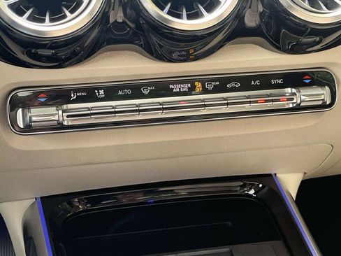 Used 2023 Mercedes-Benz GLB 250 4MATIC image 27