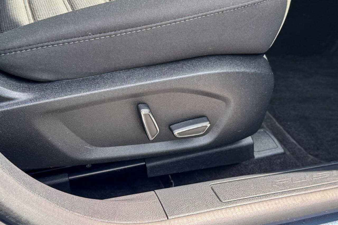 Used 2018 Ford Fusion SE w/ Fusion SE Technology Package FWD image 12