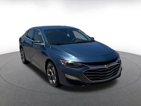 Used 2024 Chevrolet Malibu LT FWD image 3