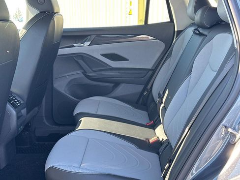 Used 2025 Volkswagen Tiguan SE image 10