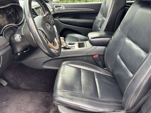 Used 2017 Jeep Grand Cherokee Limited image 18