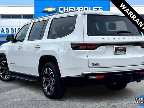 Used 2023 Jeep Wagoneer Series III w/ Preferred Equipment Group image 4