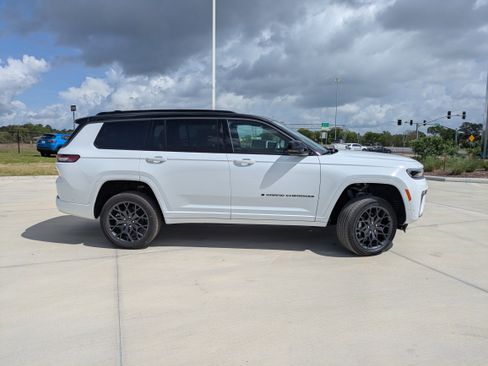 New 2026 Jeep Grand Cherokee L Summit AWD/4WD image 8