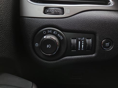 Used 2021 Jeep Cherokee Limited w/ Elite Package image 16