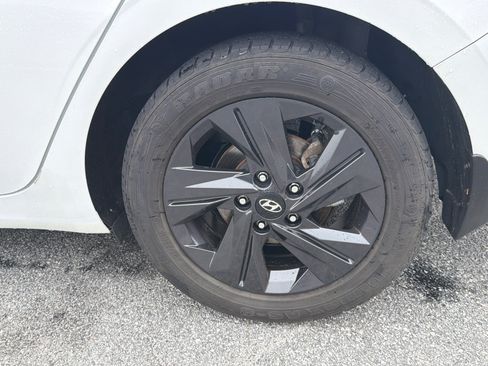 Certified 2022 Hyundai Elantra SEL image 19