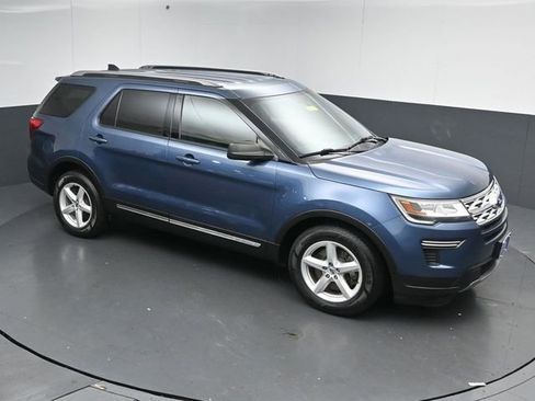 Certified 2018 Ford Explorer XLT FWD image 45